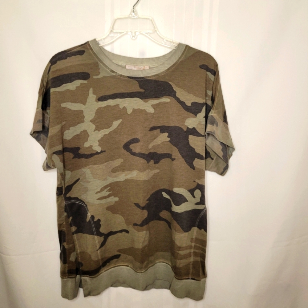 Dantelle Camo Top with Side Slits Size Medium